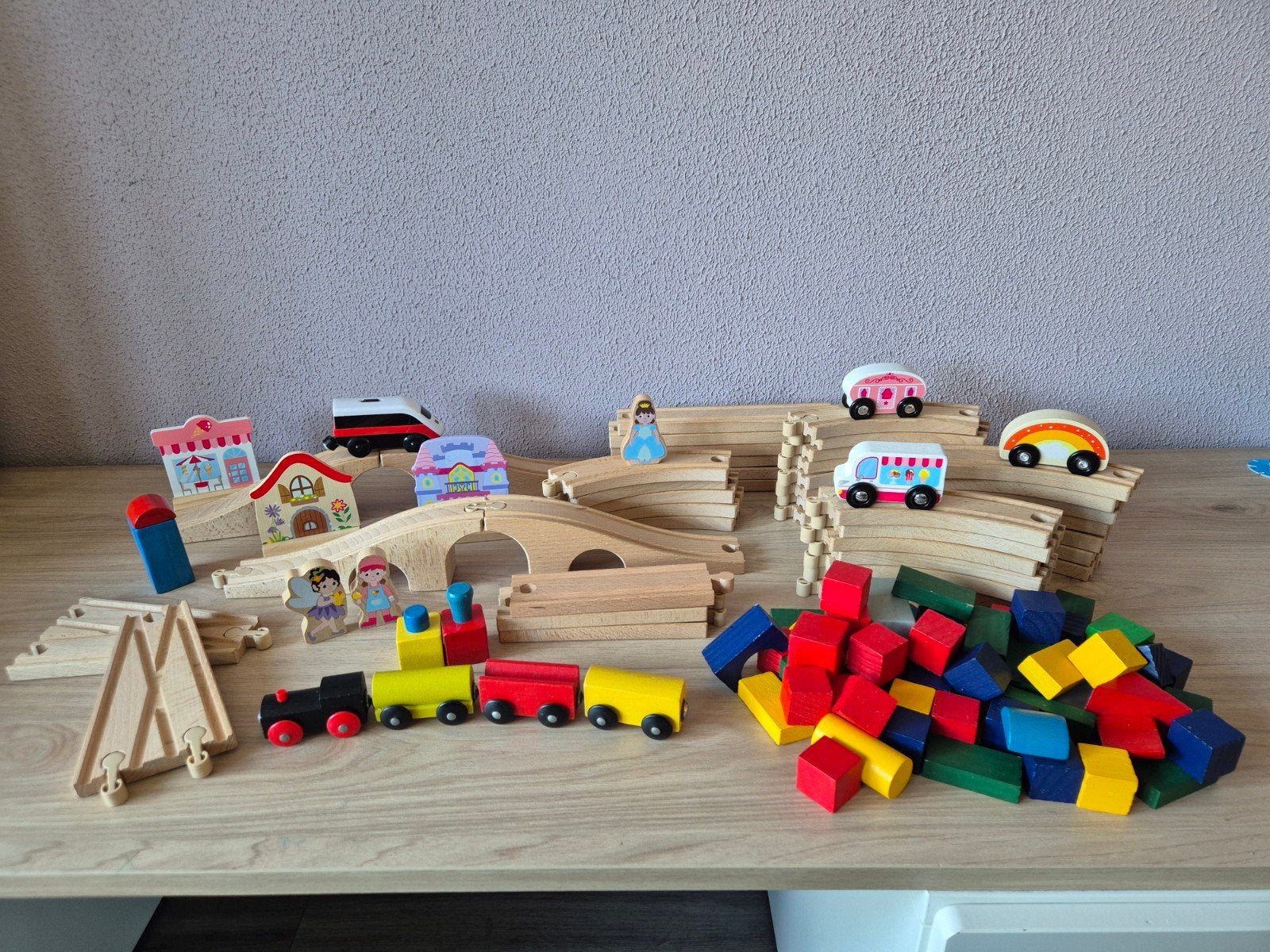 Houten treinbaan met accessoires en bouwblokken, Ophalen, Gebruikt, Rij- of Hobbelspeelgoed