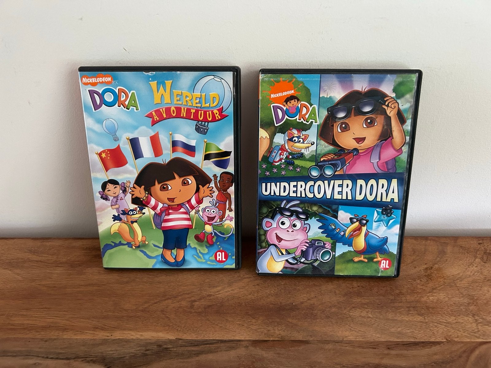 Dora DVD's: Wereldavontuur & Undercover Dora, Cd's en Dvd's, Dvd's | Kinderen en Jeugd, Alle leeftijden, Nederlands, Zo goed als nieuw