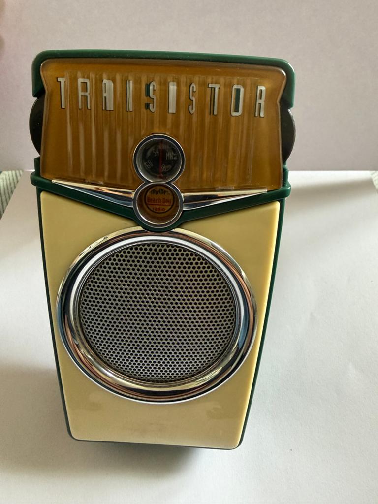 1960-stijl draagbare Beach Boy transistor AM / FM-radio, Audio, Tv en Foto, Radio's, Ophalen of Verzenden, Nieuw, Radio