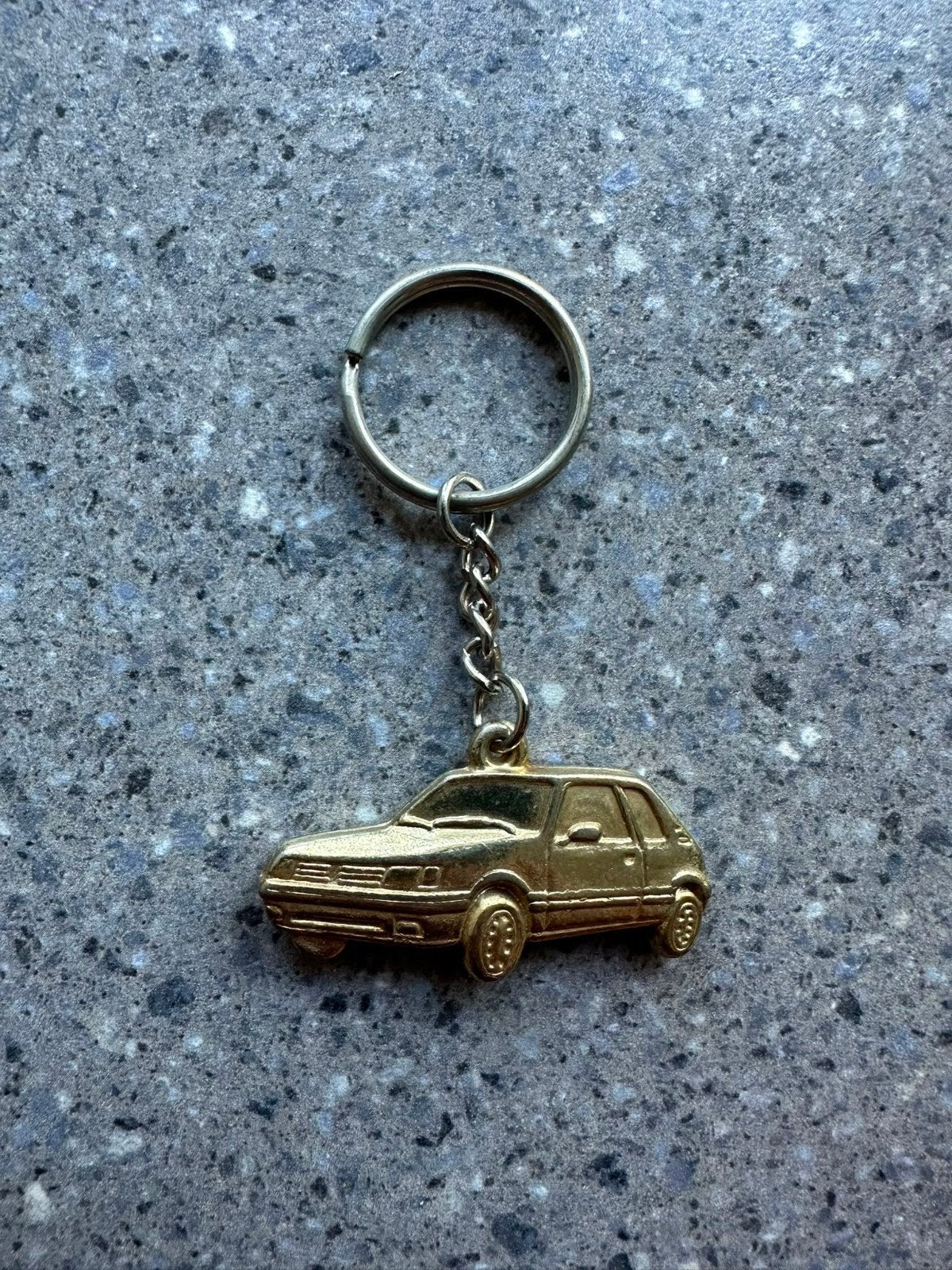 Peugeot 205 sleutelhanger, Verzamelen, Sleutelhangers, Ophalen of Verzenden, Zo goed als nieuw, Merk