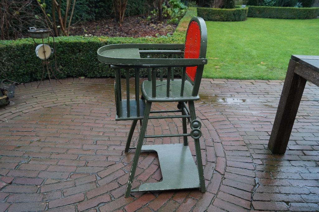 Nostalgische kinderstoel om te bouwen tot tafel en stoeltje., Ophalen