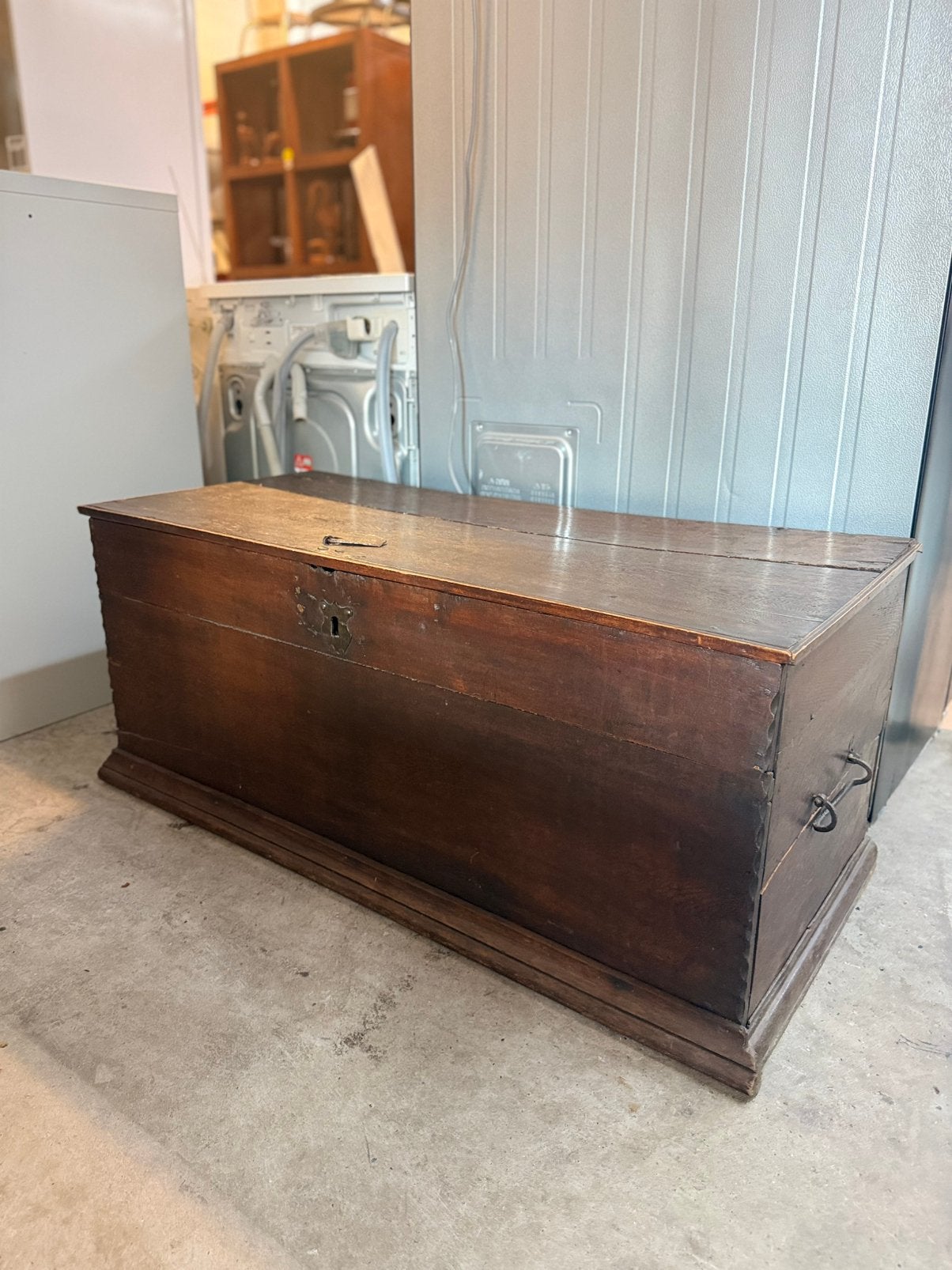 Antieke massief dekenkist – ca. 1800, Huis en Inrichting, Woonaccessoires | Kisten, Ophalen, Zo goed als nieuw, Eikenhout, 100 tot 150 cm