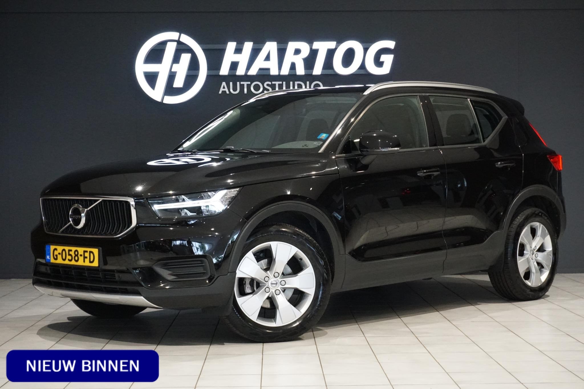 Volvo XC40 1.5 T3 Momentum Pro + DEALER ONDERHOUDEN + CAMERA, Gebruikt, Euro 6, Leder en Stof, Origineel Nederlands