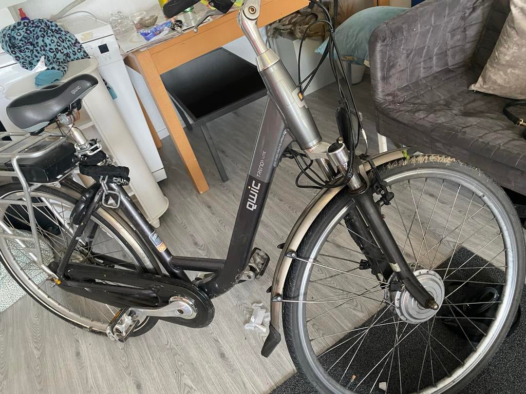 Qwic Trend Lite elektrische fiets met oplader, Fietsen en Brommers, Elektrische fietsen, Qwic, Gebruikt, Ophalen of Verzenden