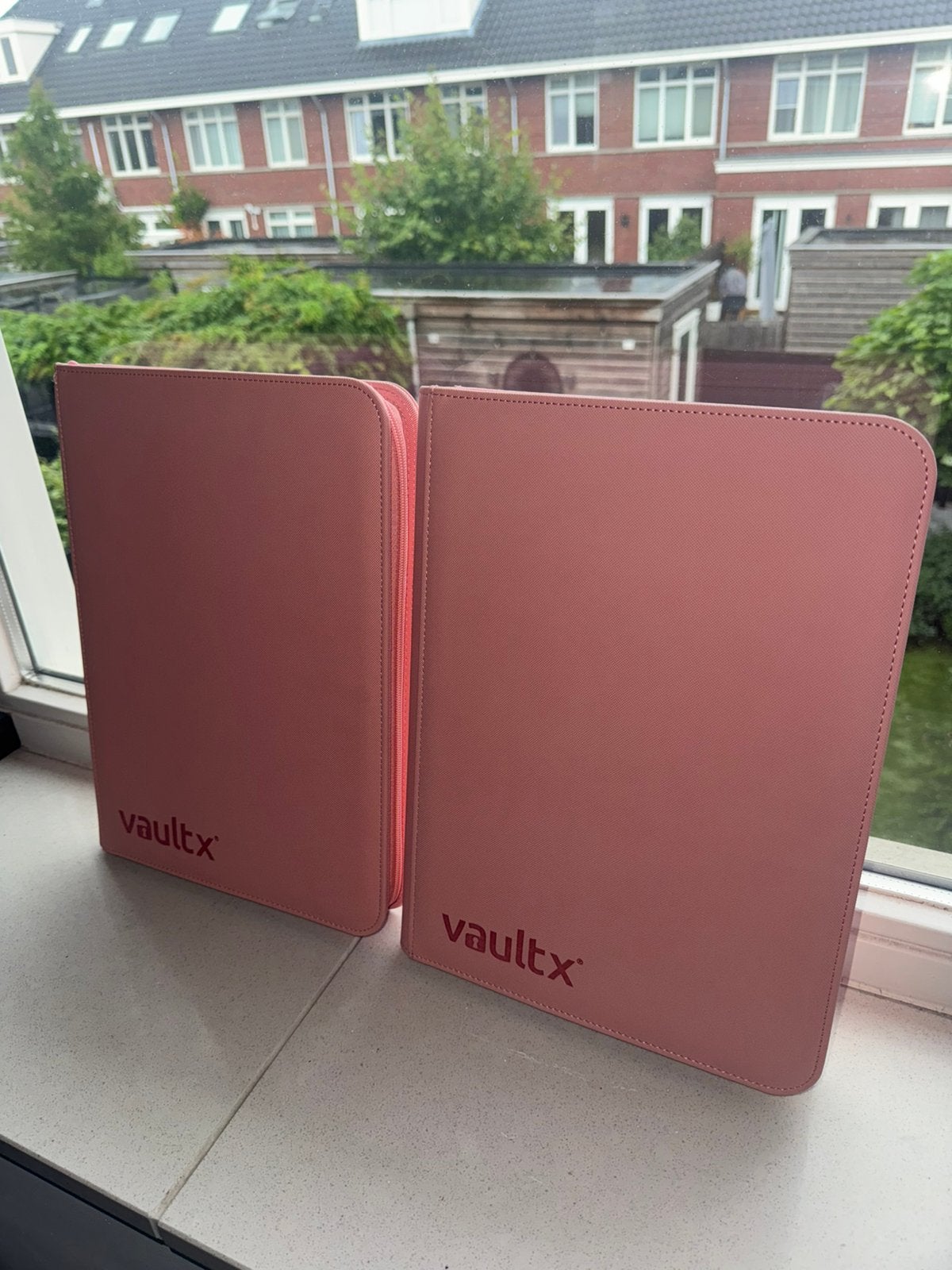 Roze Vault X 9 Pocket Binder (2 Beschikbaar), Ophalen of Verzenden, Zo goed als nieuw
