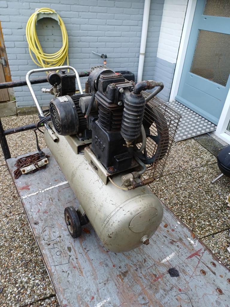 Compressor in goede staat, Doe-het-zelf en Verbouw, Compressors, Minder dan 25 liter, Ophalen of Verzenden, Zo goed als nieuw