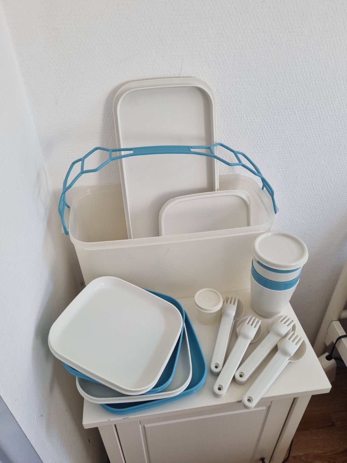 Complete Tupperware picknickset, Ophalen, Gebruikt, Met bestek, Wit
