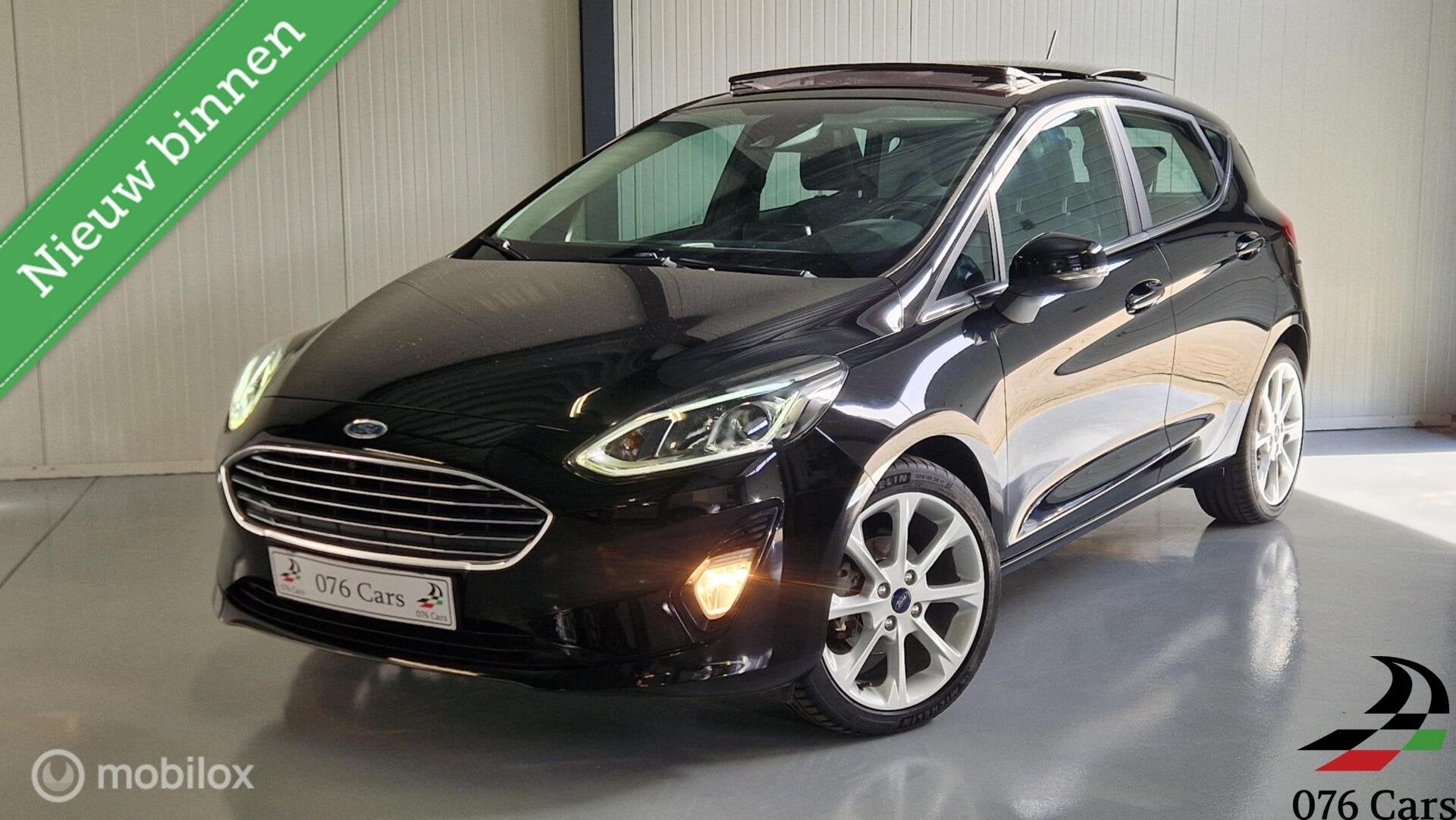Ford Fiesta 1.0 EcoBoost Titanium PANO KEYLESS LED NETTE AUT, Auto's, Voorwielaandrijving, Verwarmde buitenspiegels, Zwart, Bedrijf