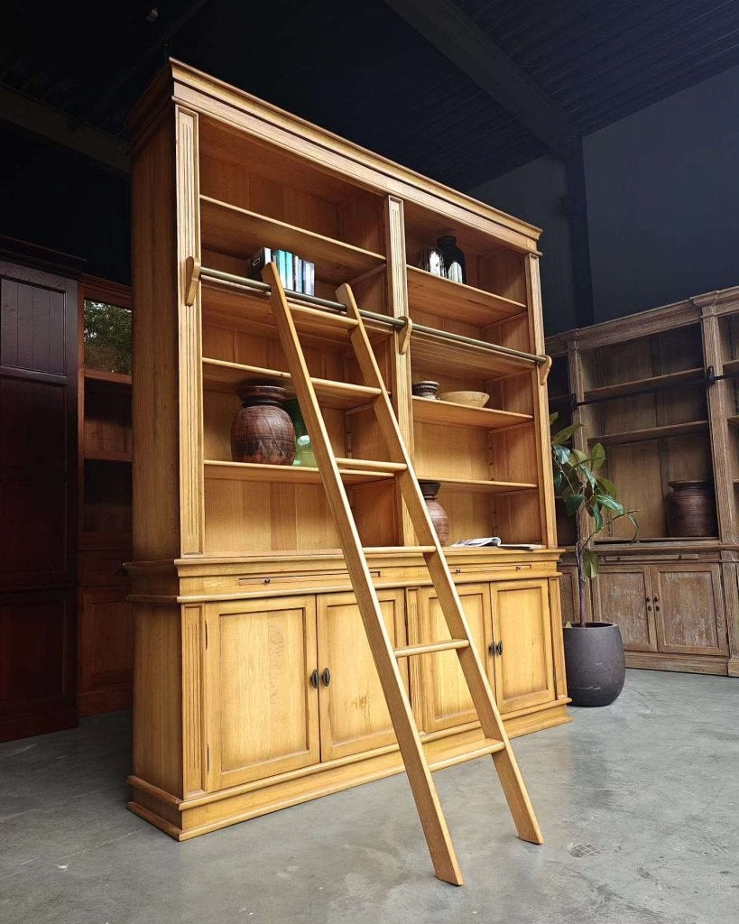 Foto 2 van Hoge eikenhouten boekenkast | Bibliotheekkast ladder #4792