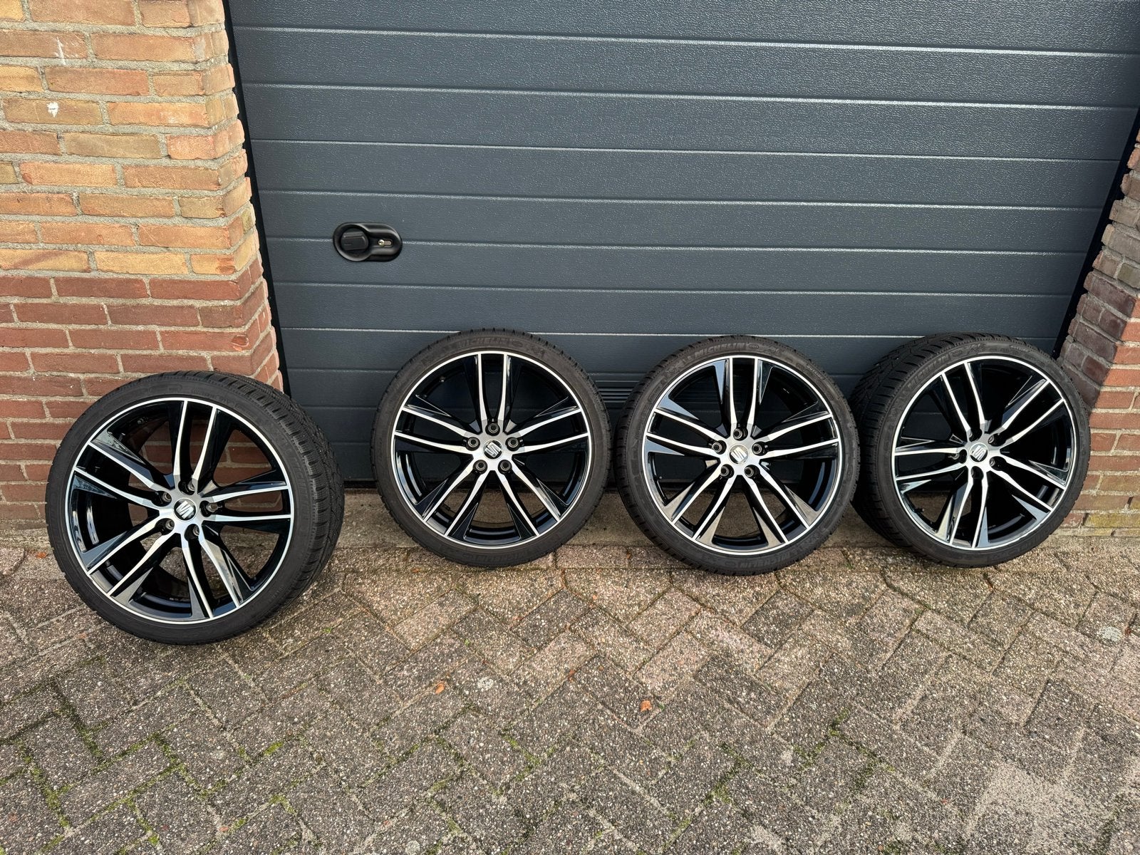 19 inch Seat Leon Cupra velgen / 7mm Michelin winterbanden, Gebruikt, Banden en Velgen, Winterbanden, 235 mm