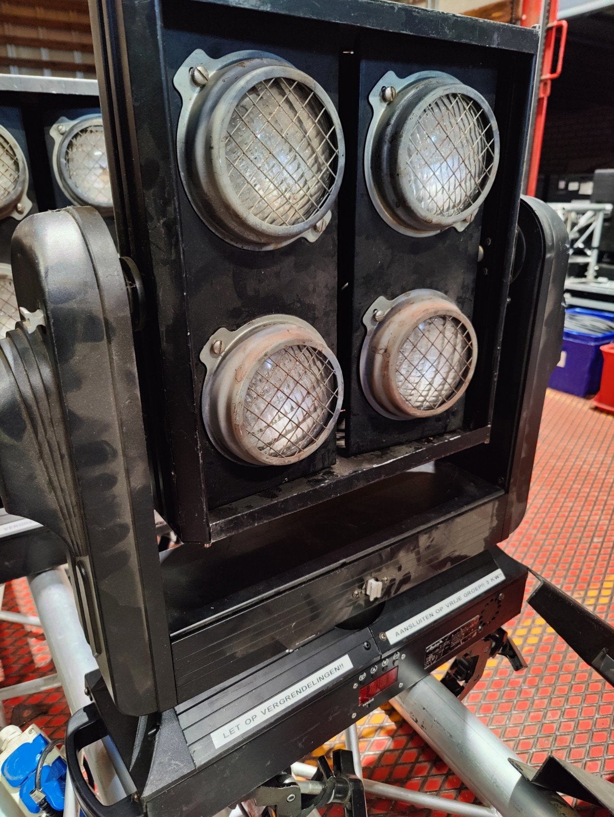 2x moving 4 blinder, Ophalen, Zo goed als nieuw, Licht