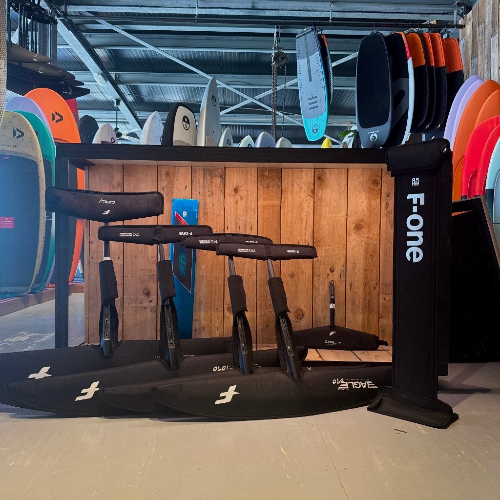 F-One Phantom - Eagle (x) + Carbon / Alu masts, Watersport en Boten, Ophalen of Verzenden, Zo goed als nieuw, Wingsurf-hydrofoil