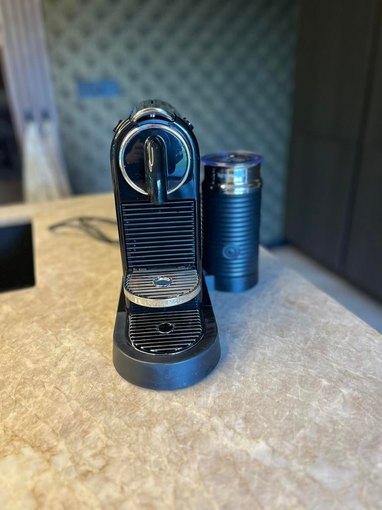 Nespresso De’Longhi CitiZ & Milk., Witgoed en Apparatuur, Koffiezetapparaten, Ophalen, Zo goed als nieuw, Koffiemachine