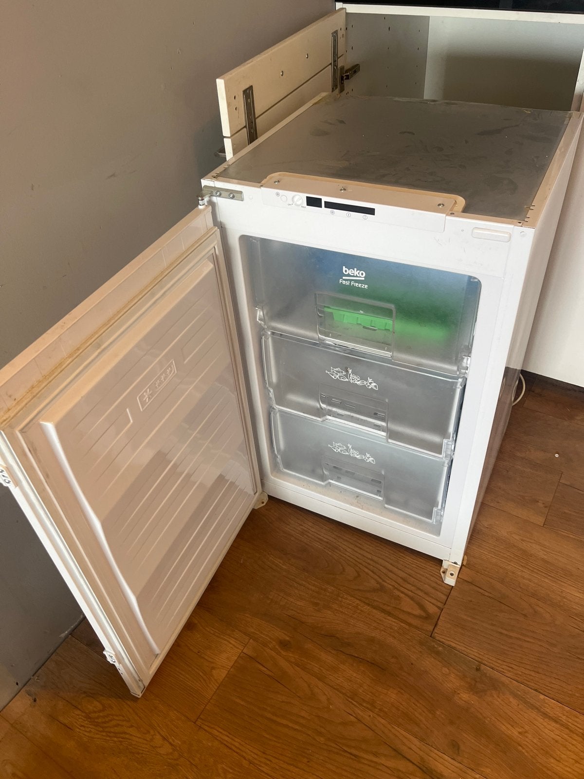 Beko Inbouw Vrieskast Tafelmodel - Compact en Efficiënt, Gebruikt, Minder dan 85 cm, Minder dan 60 cm, Inbouw
