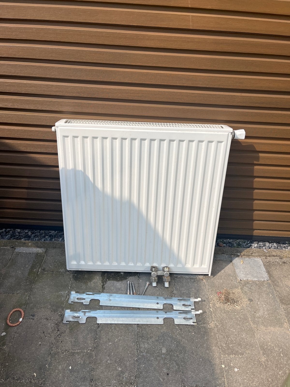 Witte radiator met bevestigingsmateriaal, Ophalen, 30 tot 80 cm, Radiator, 60 tot 150 cm