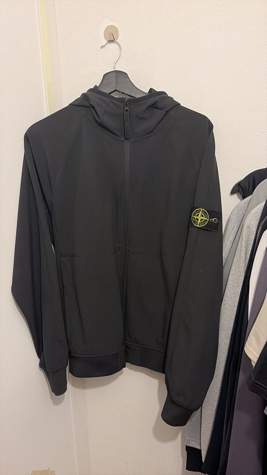 Stone island softshell jas (als nieuw) maat: M, Kleding | Heren, Ophalen, Zo goed als nieuw, Zwart