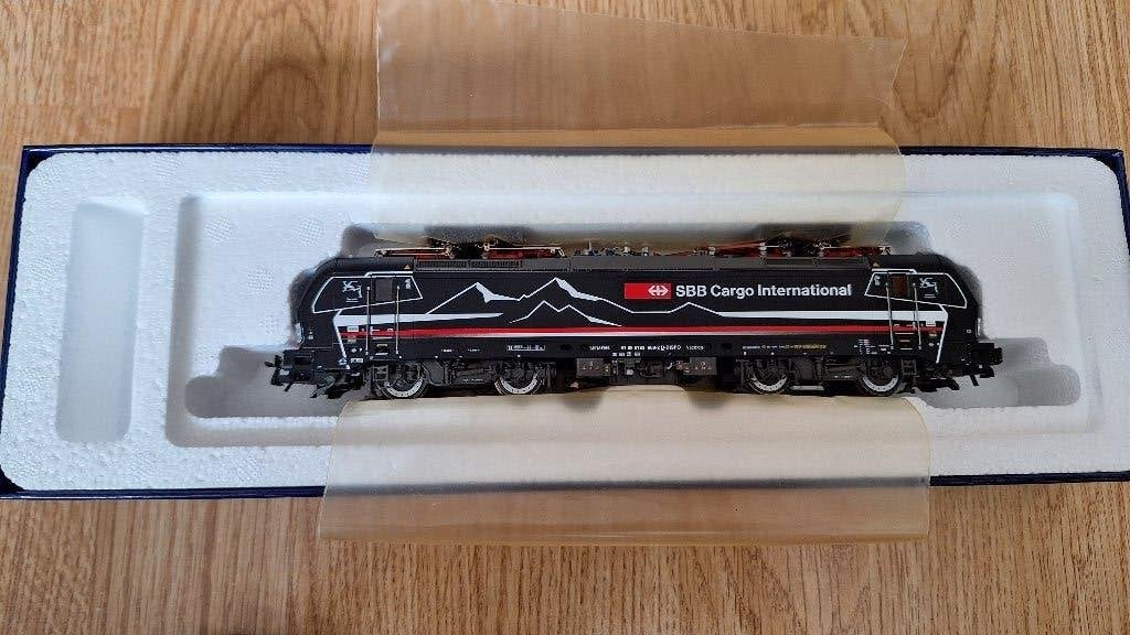 Roco SBB Cargo Vectron ‘Shadowpiercer’, Hobby en Vrije tijd, Nieuw, Ophalen of Verzenden, Roco, Analoog