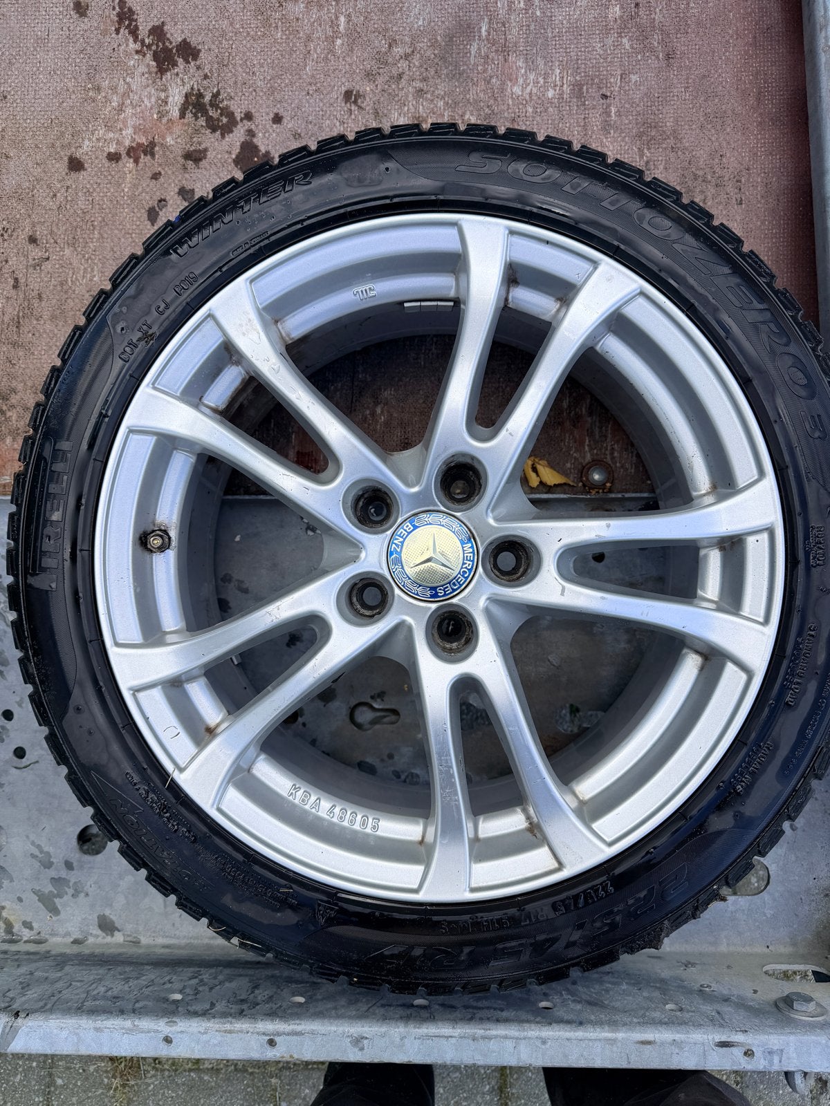 Mercedes-Benz Winterbanden met Velgen - 17 inch en 14 inch, Ophalen, Gebruikt, Banden en Velgen, 17 inch