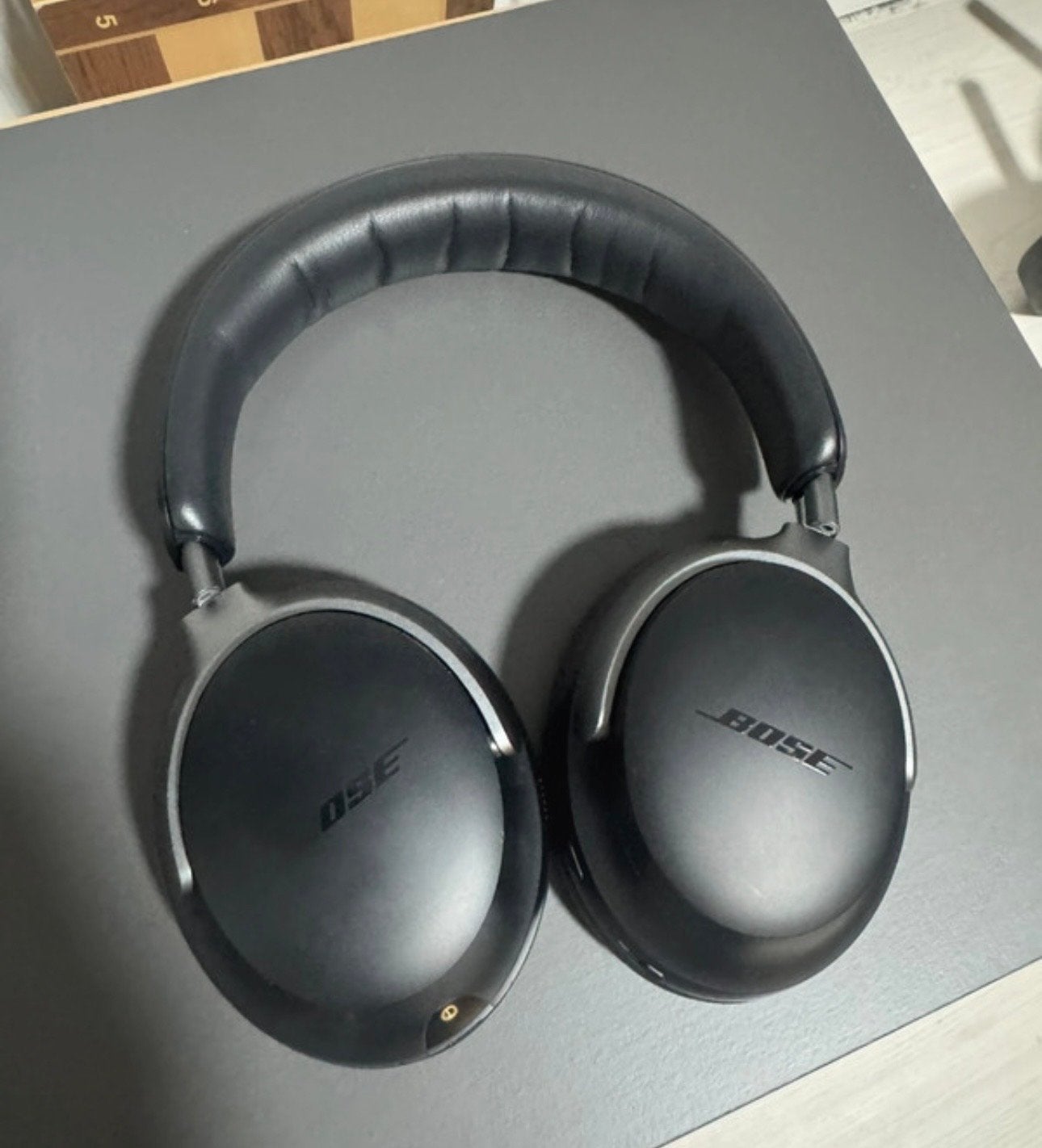 Bose QuietComfort Ultra - Ruis in linker oorschelp