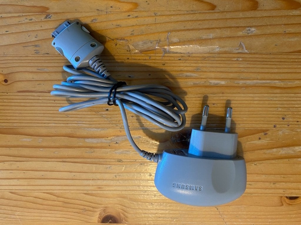 Oude Samsung laadkabel 16 mm, Telecommunicatie, Ophalen of Verzenden, Gebruikt, Zwart, Overige modellen