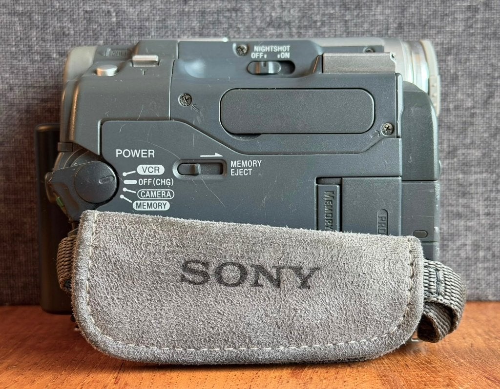 Sony DCR-TRV33E Mini DV Handycam, NightShot, DIGITALISEER!, Mini dv, 20x of meer, Ophalen of Verzenden, Zo goed als nieuw