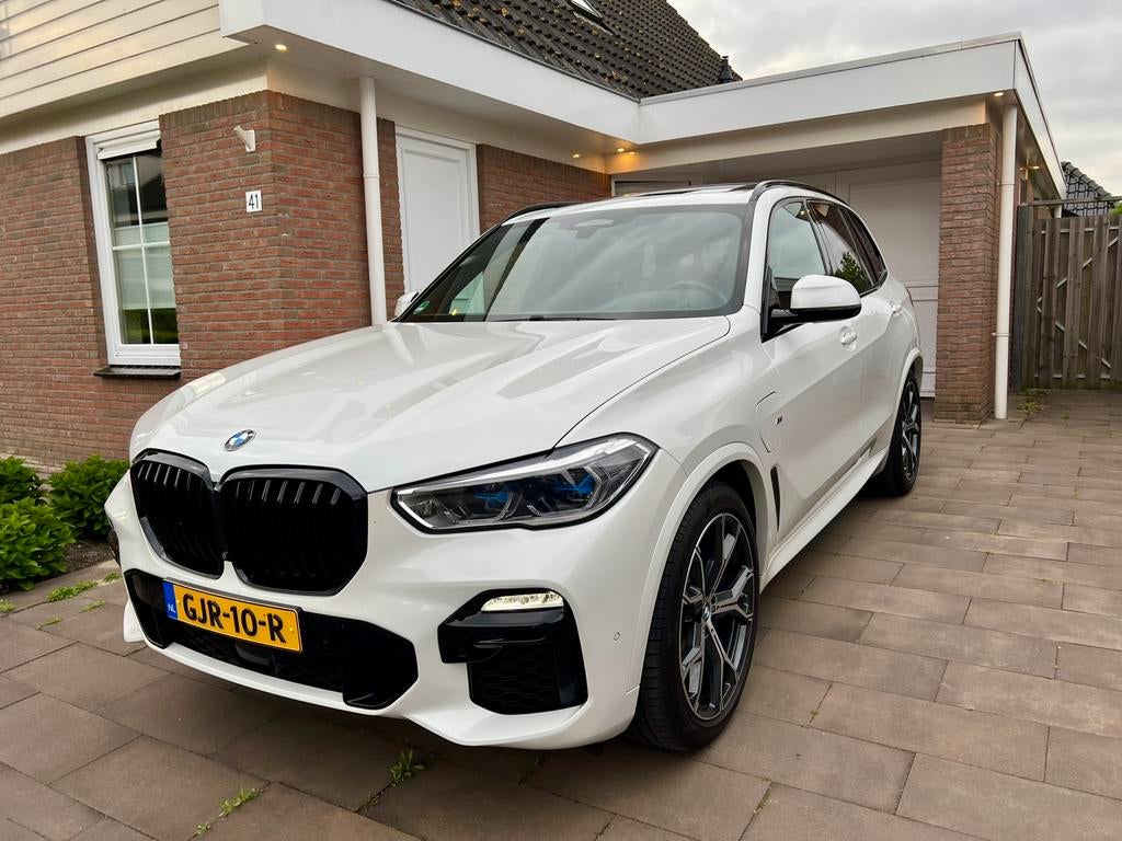 BMW X5 Xdrive45e M-Pakket/ Laser/ Pano/ 360 camera/ Trekhaak, Auto's, Wit, 2410 kg, Vierwielaandrijving, 2998 cc