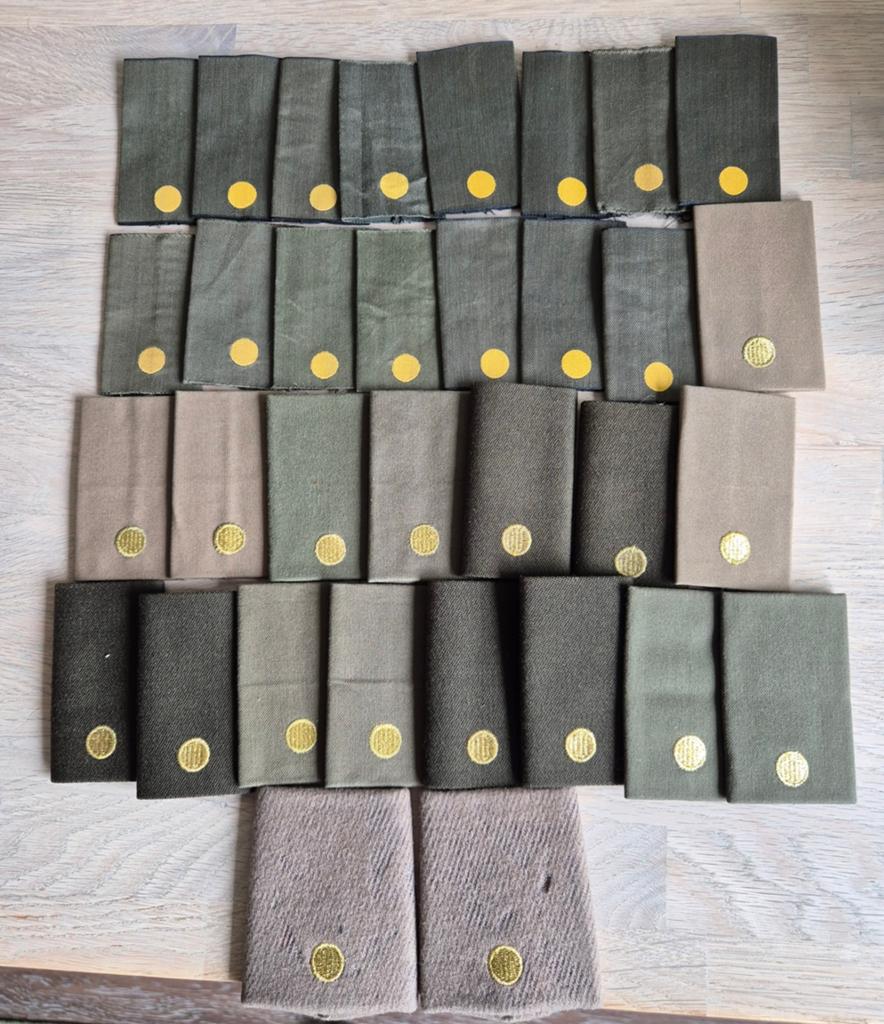 Restanten militaire epauletten en rangonderscheidingen, Overige gebieden, Overige soorten, Ophalen of Verzenden, Embleem of Badge