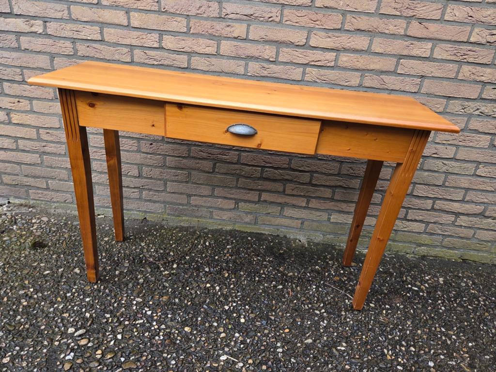 Grenen sidetable met lade - Klassiek en functioneel, Huis en Inrichting, Tafels | Sidetables, Ophalen, Gebruikt, 100 tot 150 cm