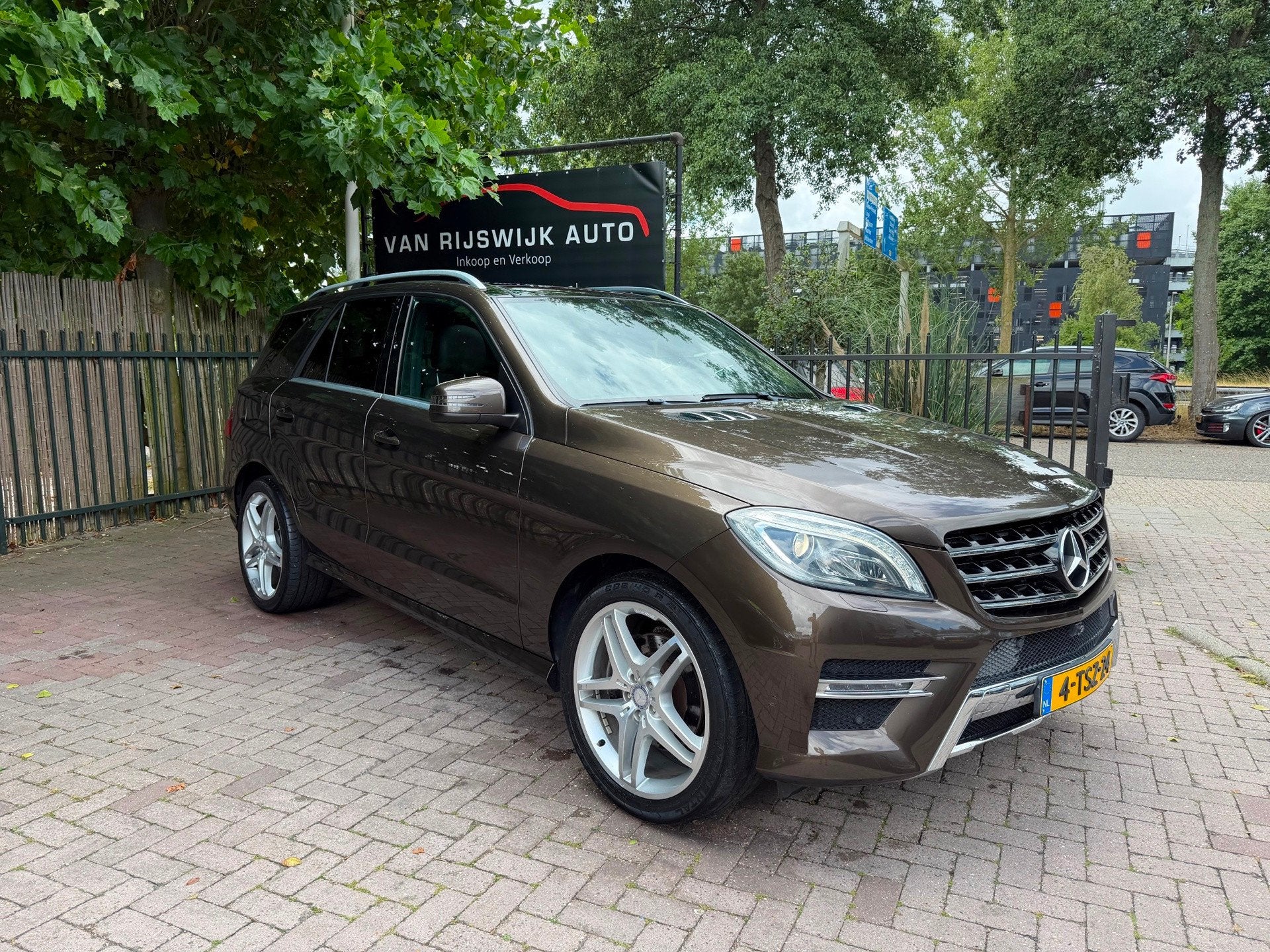 Mercedes-Benz M-klasse 350 BlueTEC AMG Xenon Leder Cam NAP, Auto's, Mercedes-Benz, Automaat, Gebruikt, Euro 6, Bruin