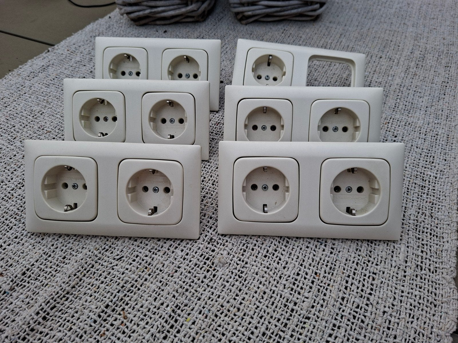 6 x Busch-Jaeger dubbele stopcontacten, Doe-het-zelf en Verbouw, Elektra en Kabels, Ophalen of Verzenden, Gebruikt, Busch-Jaeger