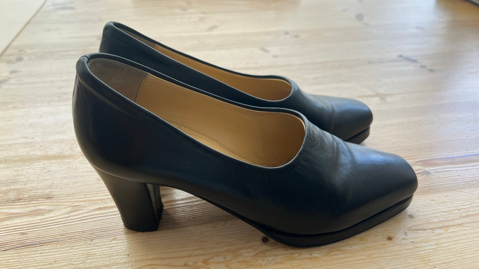 Prachtige zwarte Italiaanse schoenen, maat 38, Kleding | Dames, Schoenen, Ophalen of Verzenden, Zo goed als nieuw, Zwart, Schoenen met hoge hakken