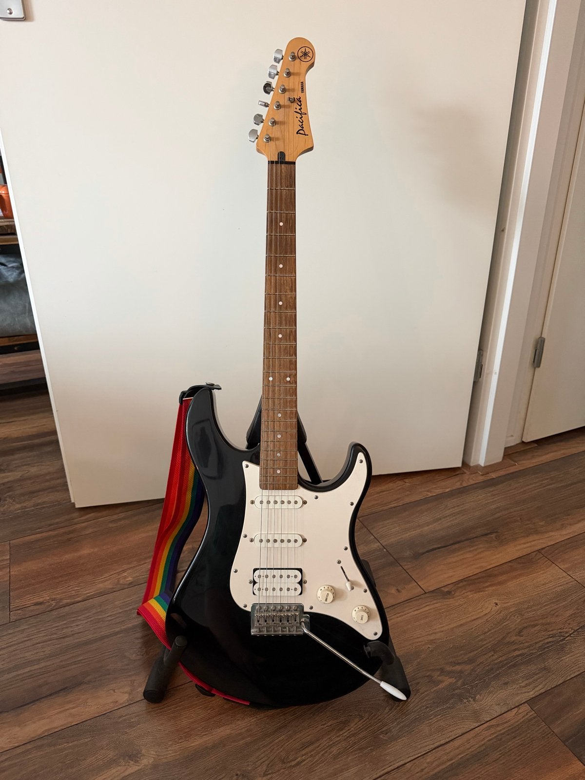 Yamaha Pacifica elektrische gitaar + Roland versterker + tas, Muziek en Instrumenten, Gebruikt, Met versterker, Solid body, Ophalen
