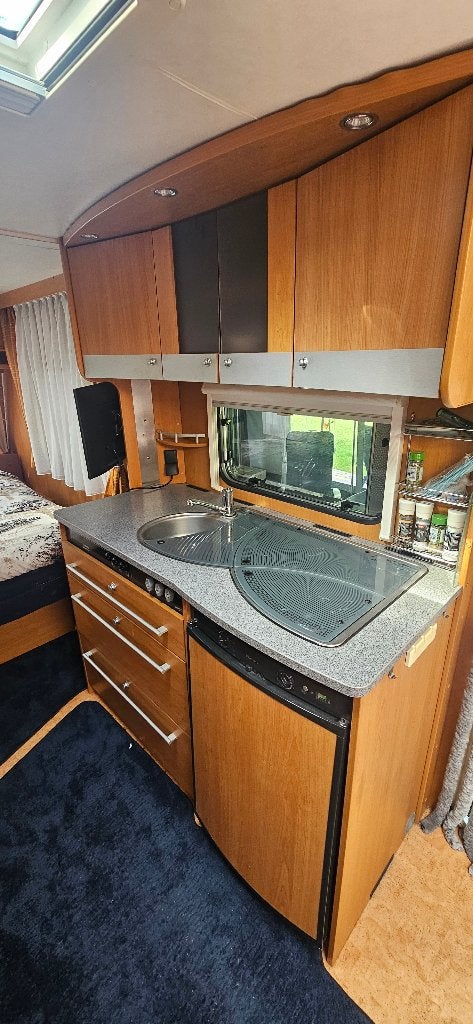 Foto 3 van Dethleffs caravan Lifestyle (Queensizebed, mover, tenten)