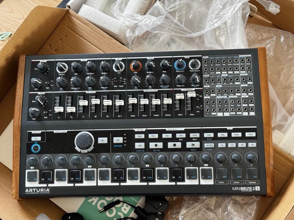 Arturia MiniBrute 2S, Muziek en Instrumenten, Synthesizers, Zo goed als nieuw, Overige aantallen, Overige merken, Ophalen of Verzenden