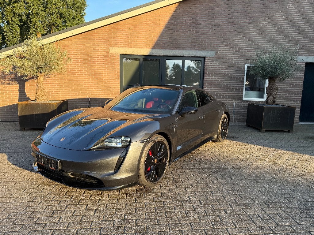 Foto 19 van Porsche Taycan 4S SportChrono PANO 545pk PassengerDisplay