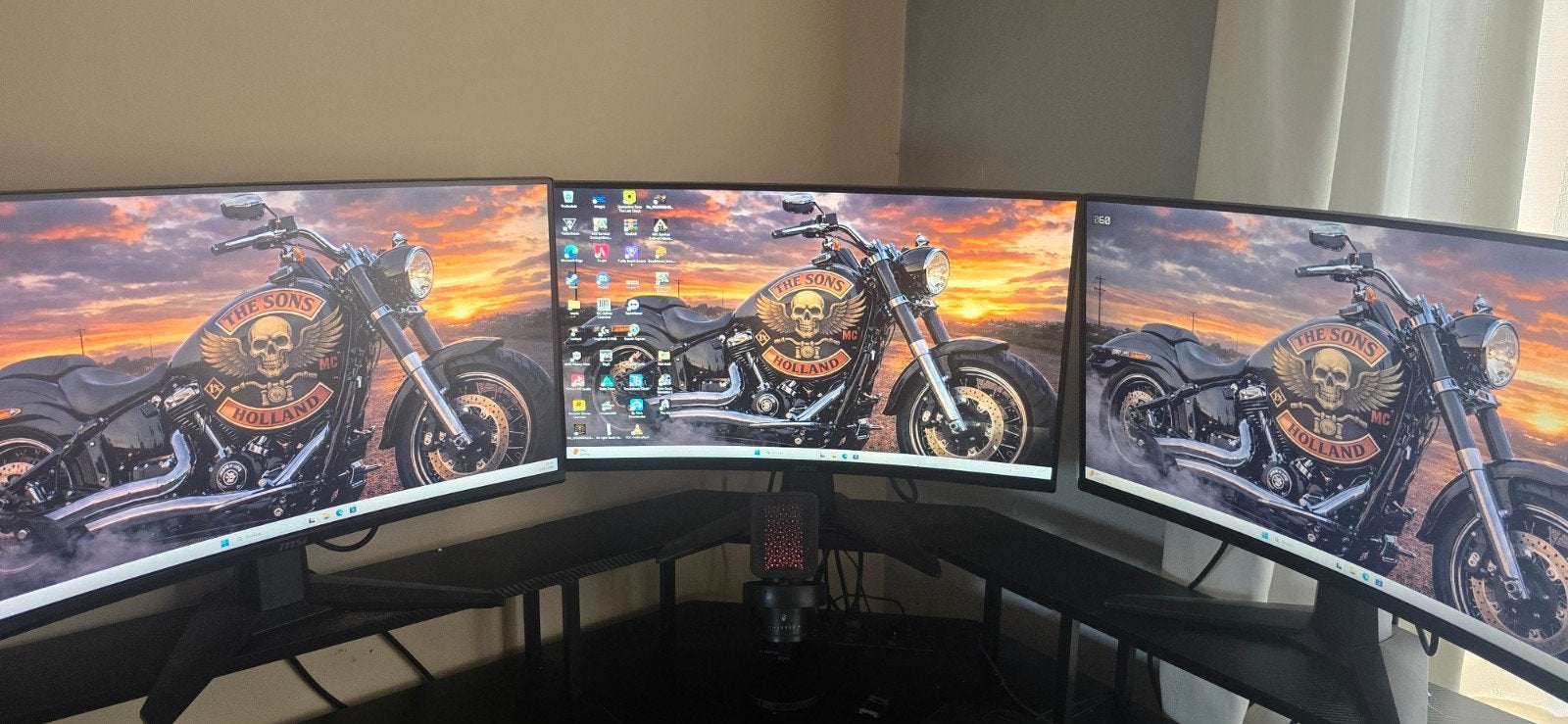 Complete Watergekoelde Gaming Setup met 3 Monitoren, Computers en Software, Desktop Pc's, Gebruikt, Virtual Reality, HDD, 500 gb ssd en 1 tb hdd