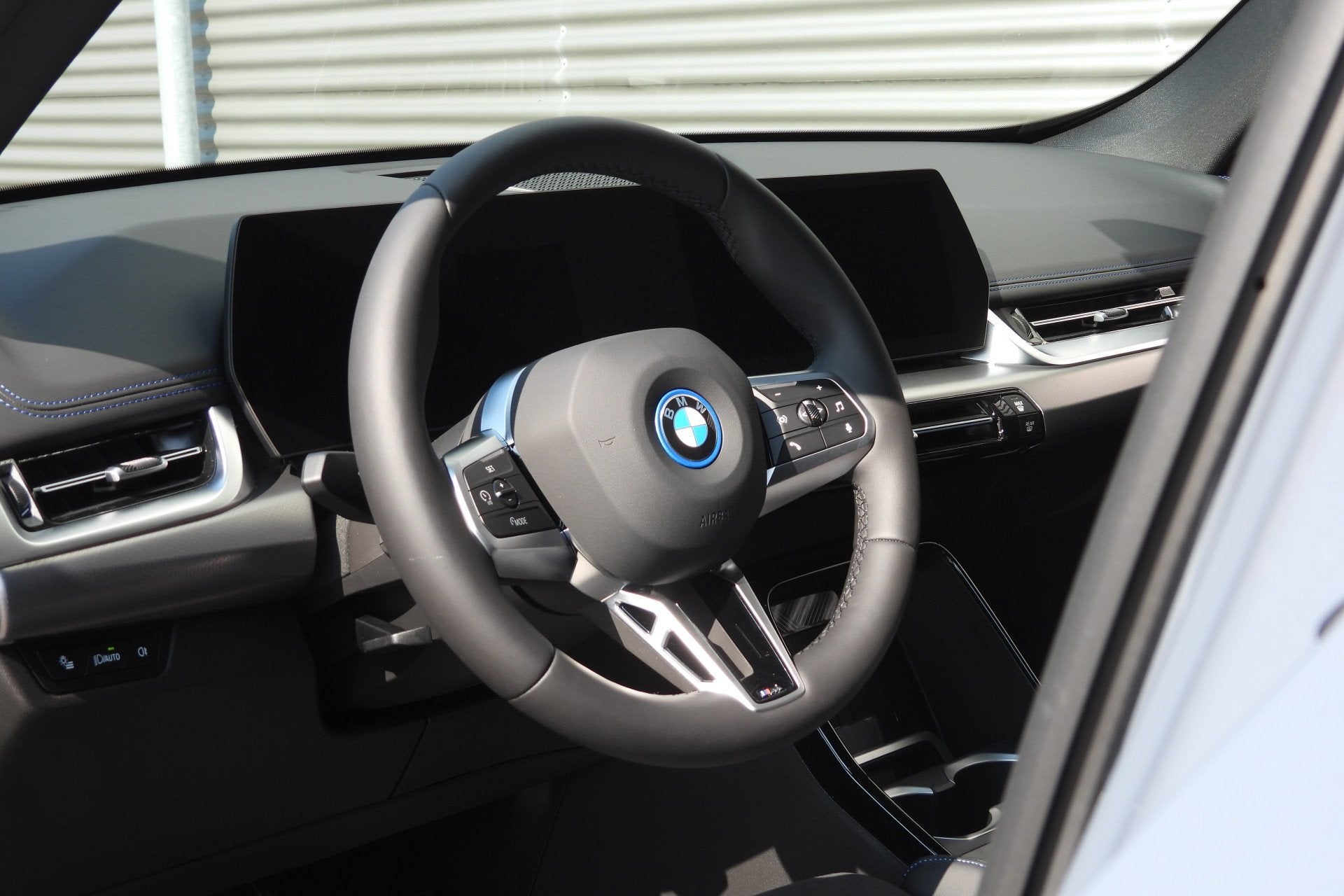 BMW iX1 eDrive20 M Sport / Panoramadak / Sportstoelen / M Ad, Auto's, BMW, Zwart, Leder, Nieuw, 1840 kg