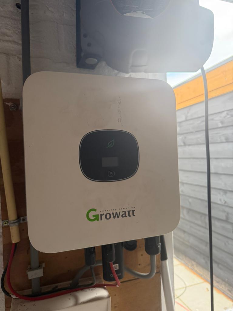 Growatt MIC 1500TL-X omvormer met wifi dongle, Doe-het-zelf en Verbouw, Ophalen of Verzenden, Zo goed als nieuw, Overige typen
