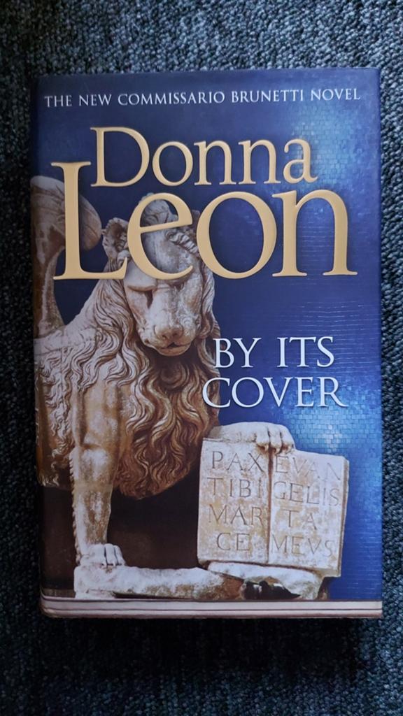 Donna Leon - By Its Cover (Commissario Brunetti Novel), Ophalen of Verzenden, Gelezen, Donna Leon, Wereld overig