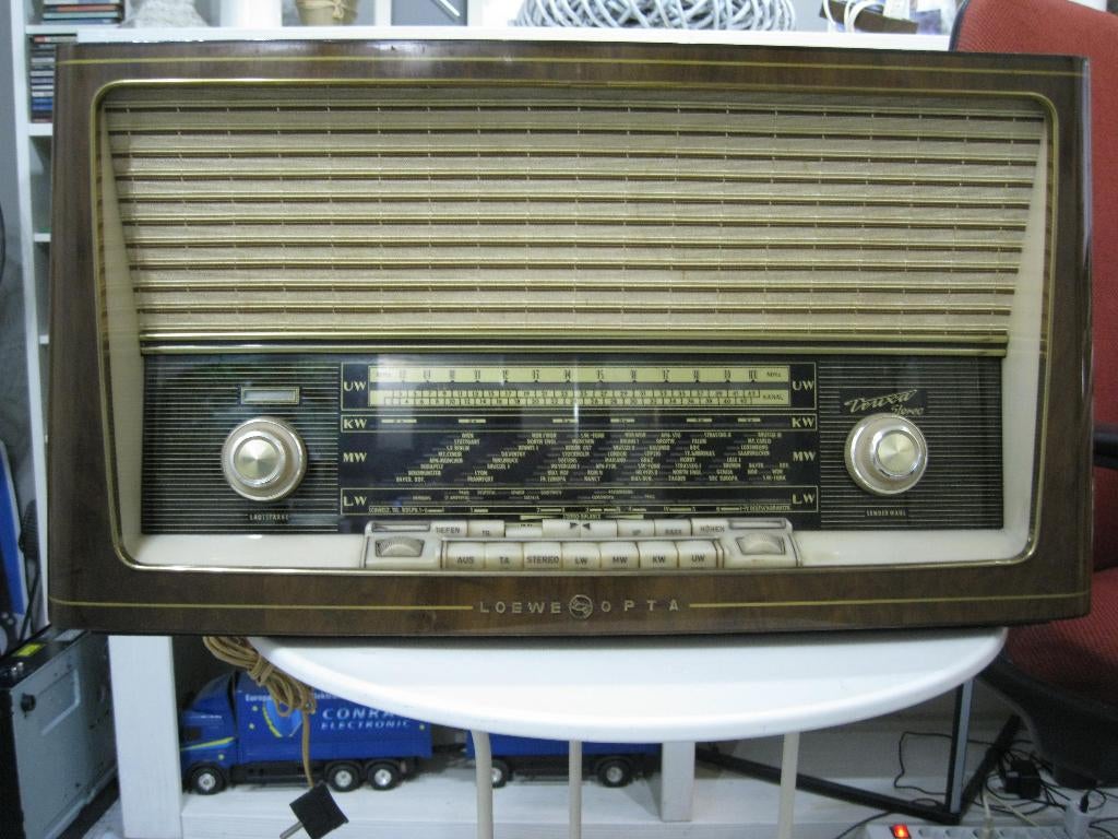 LOEWE OPTA Type 4741 W Truxa stereo, Audio, Tv en Foto, Radio's, Ophalen of Verzenden, Gebruikt, Radio