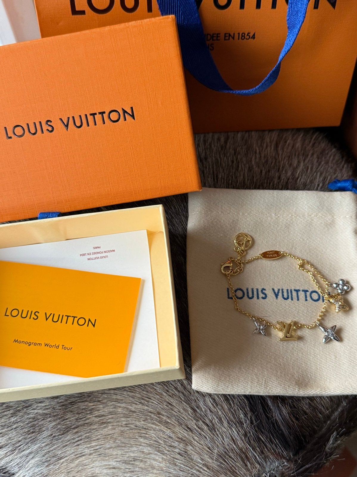 Louis Vuitton Armband - Nieuw met bedels, Overige materialen, Nieuw, Ophalen of Verzenden, Met bedels of kralen