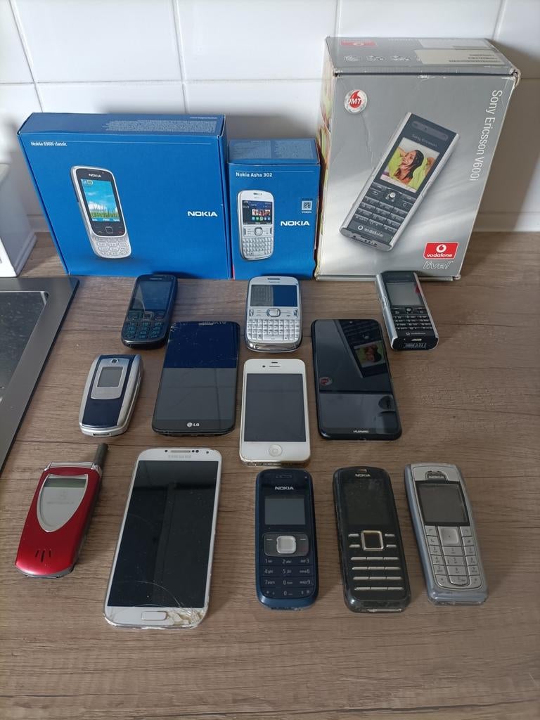 Oude telefoons( sommige nog werkend ), Telecommunicatie, Mobiele telefoons | Nokia, Ophalen of Verzenden, Zwart