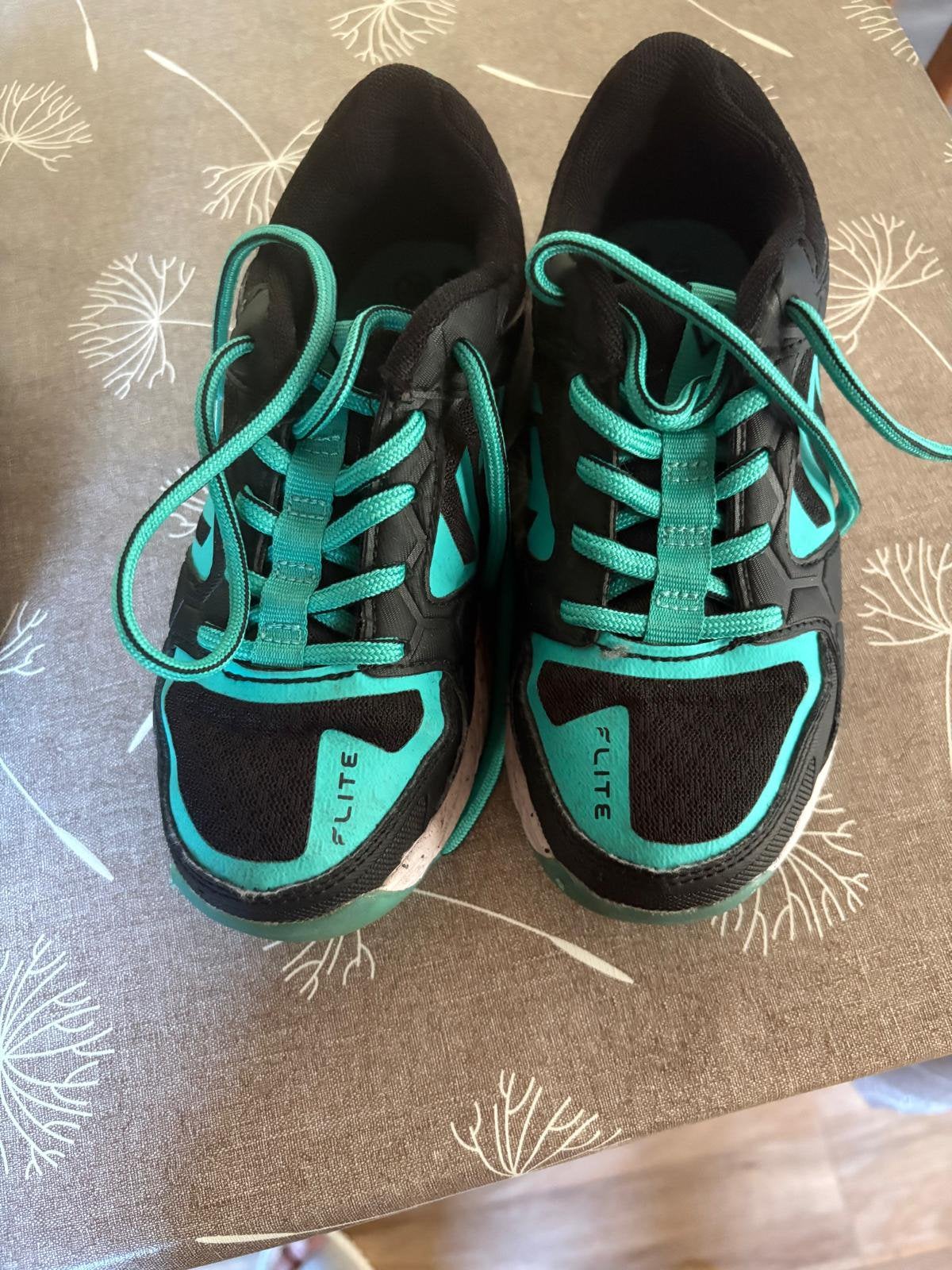 Hockeyschoenen maat 30, Ophalen, Zo goed als nieuw, Schoenen