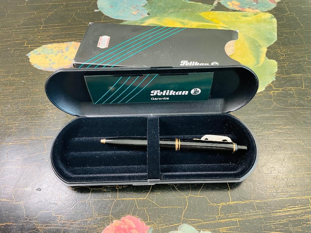 Pelikan K200 W-Germany Balpen Zwart & Goud Full Set, Verzamelen, Pennenverzamelingen, Overige merken, Met doosje, Zo goed als nieuw