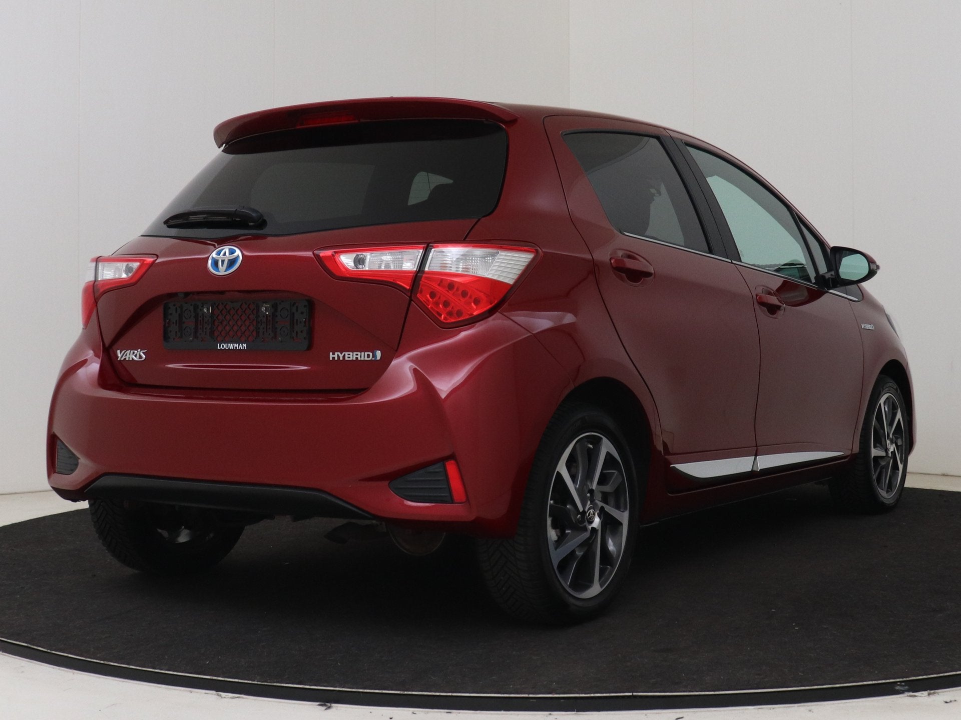 Toyota Yaris 1.5 Hybrid Premium | Dealeronderhouden | Panora, 12 maanden, 1497 cc, Gebruikt, Zwart