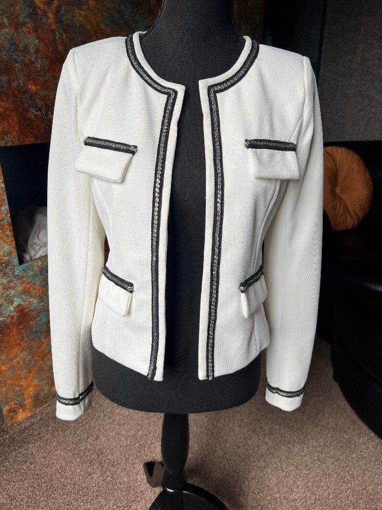 Cremekleurig jasje maat S, eyecatcher!, Overige kleuren, Ophalen of Verzenden, Zo goed als nieuw, Jasje