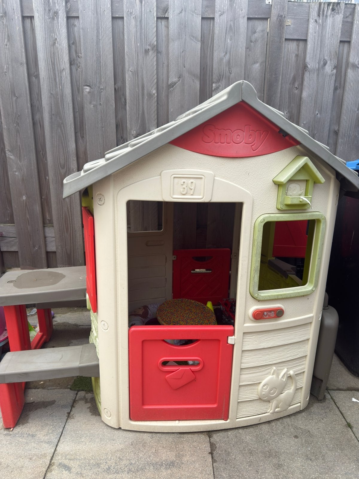 Smoby speelhuisje met picknicktafel en deurbel, Kinderen en Baby's, Ophalen, Gebruikt, Plastic