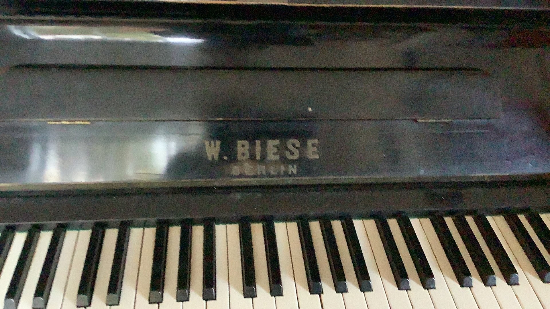 Foto 4 van Klassieke zwarte piano