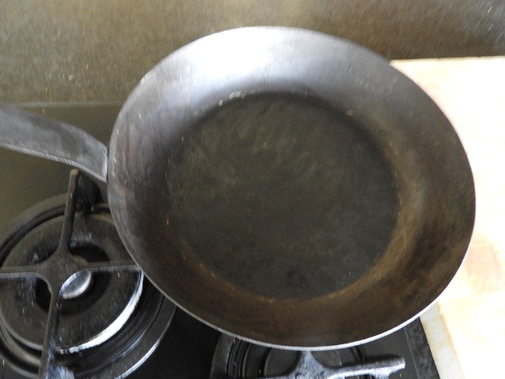 Franse stalen koekenpan van ongeveer 35 cm doorsnee, Huis en Inrichting, Keuken | Potten en Pannen, Pannenkoekenpan, Overige materialen