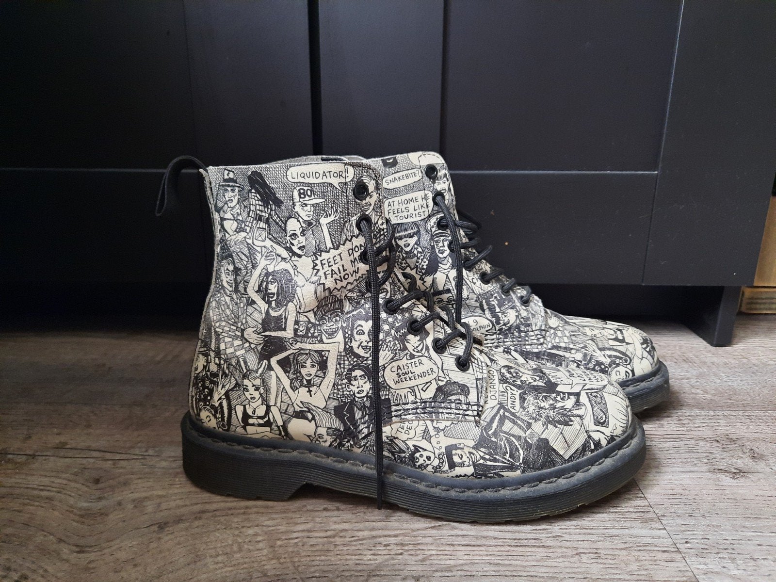 Dr. Martens Pascal Sandman stripboek laarzen maat 41, Kleding | Dames, Schoenen, Overige kleuren, Lage of Enkellaarzen, Ophalen of Verzenden